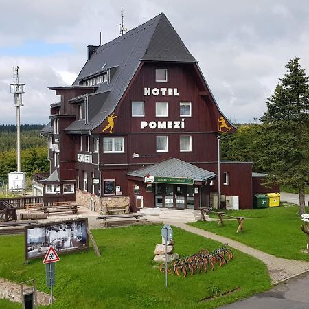 Hotel A Restaurace Pomezi Cínovec 외부 사진