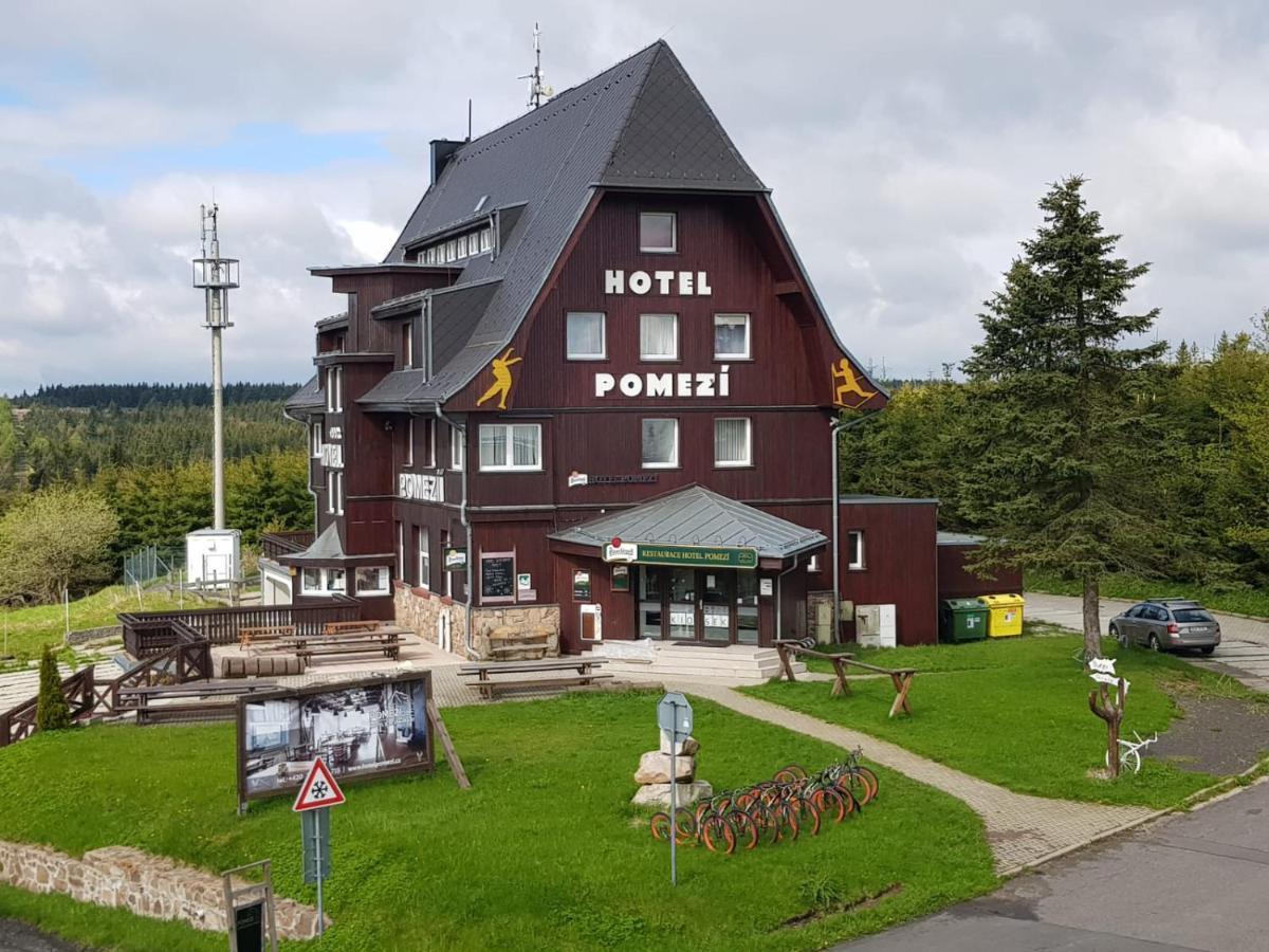 Hotel A Restaurace Pomezi Cínovec 외부 사진