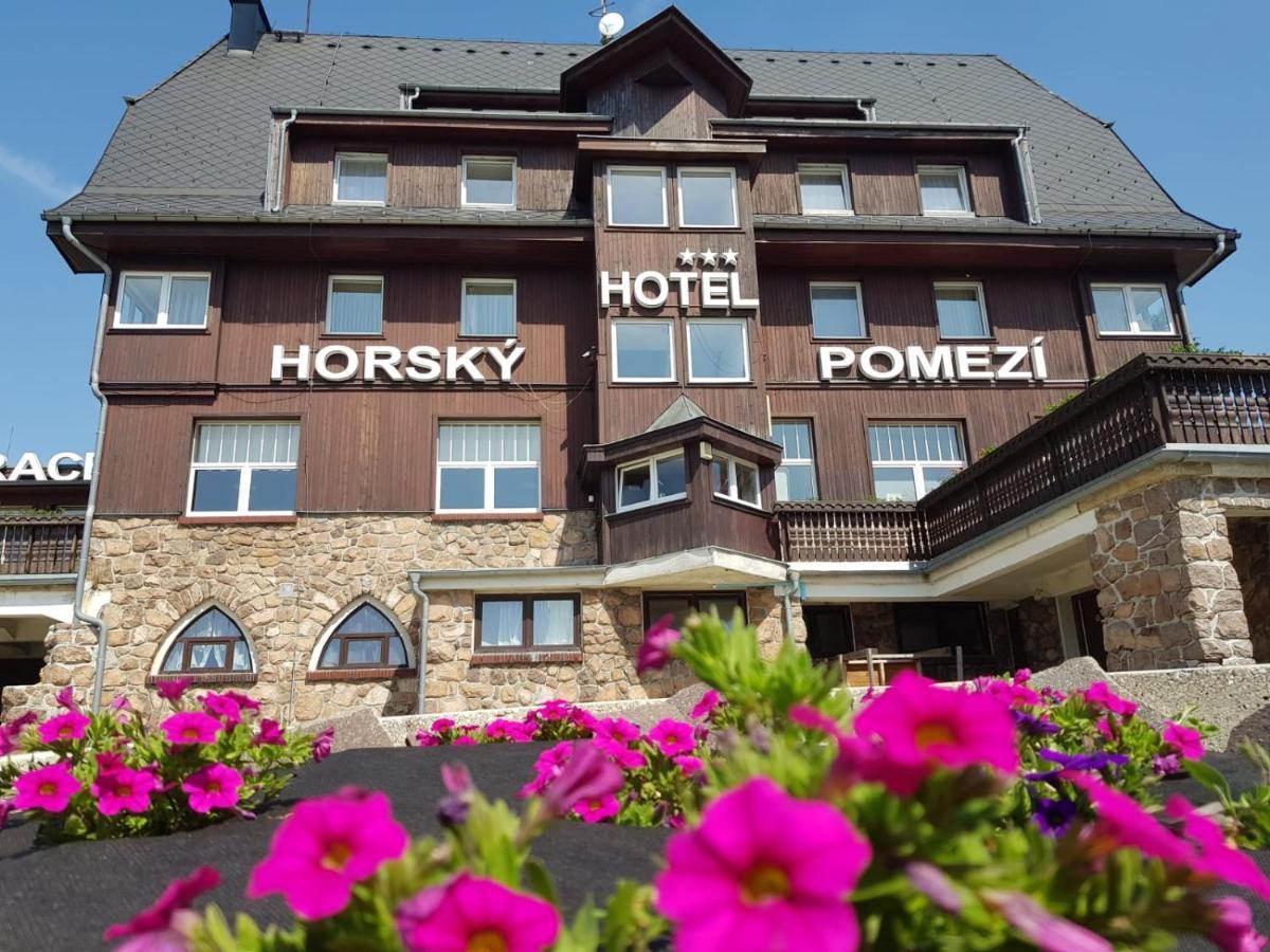 Hotel A Restaurace Pomezi Cínovec 외부 사진