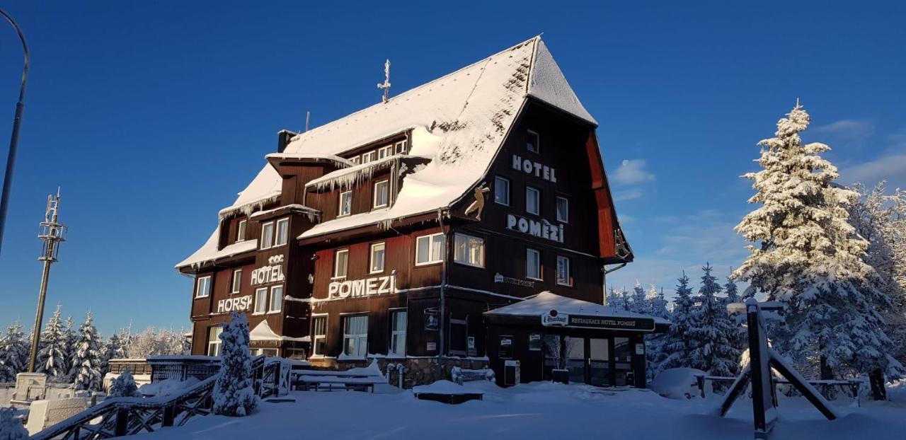 Hotel A Restaurace Pomezi Cínovec 외부 사진