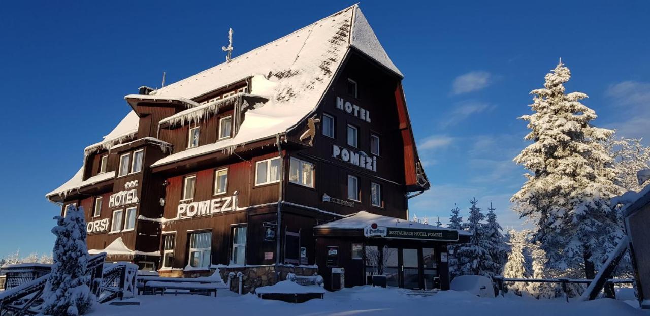 Hotel A Restaurace Pomezi Cínovec 외부 사진
