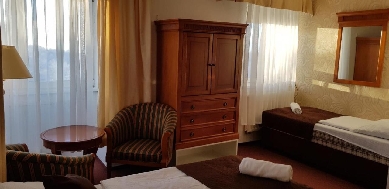 Hotel A Restaurace Pomezi Cínovec 외부 사진
