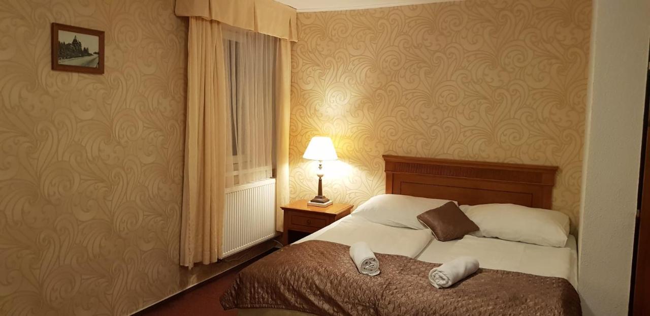 Hotel A Restaurace Pomezi Cínovec 외부 사진