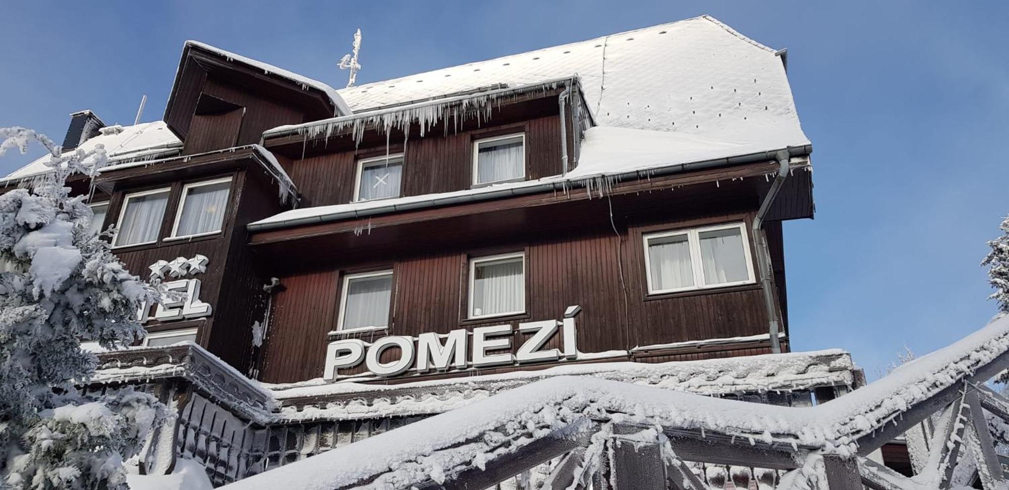 Hotel A Restaurace Pomezi Cínovec 외부 사진
