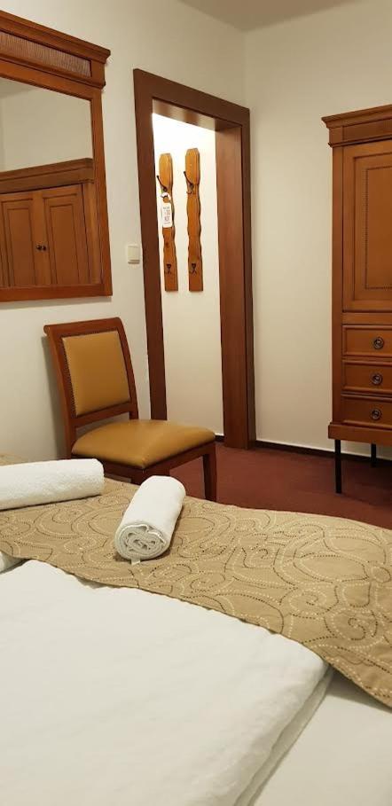 Hotel A Restaurace Pomezi Cínovec 외부 사진